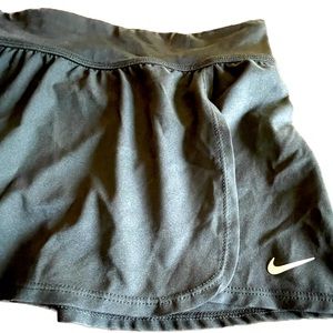 Nike Tennis Skirt in Black size Large